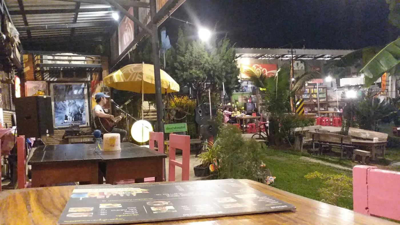 ร้านแชวอนช์ บรรยากาศสายชิว ดนตรีสด ปากช่อง