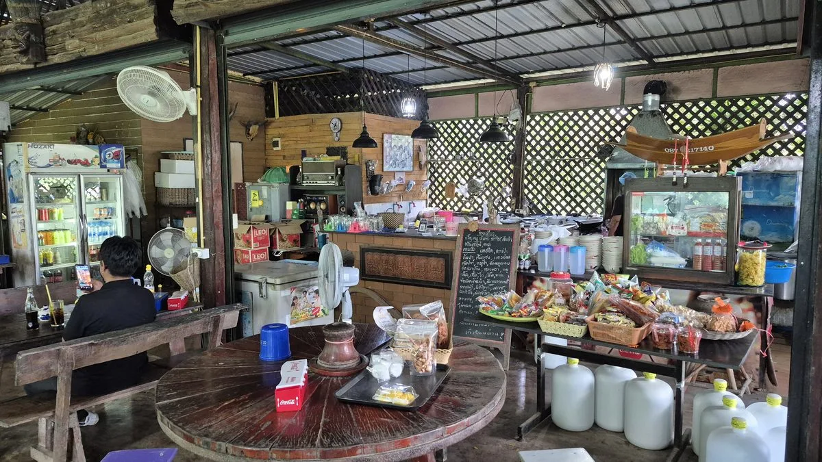 เก๋ เลียบด่วน ร้านอาหารตามสั่งริมทาง มวกเหล็ก